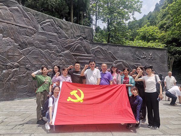 攀登婁山關.jpg