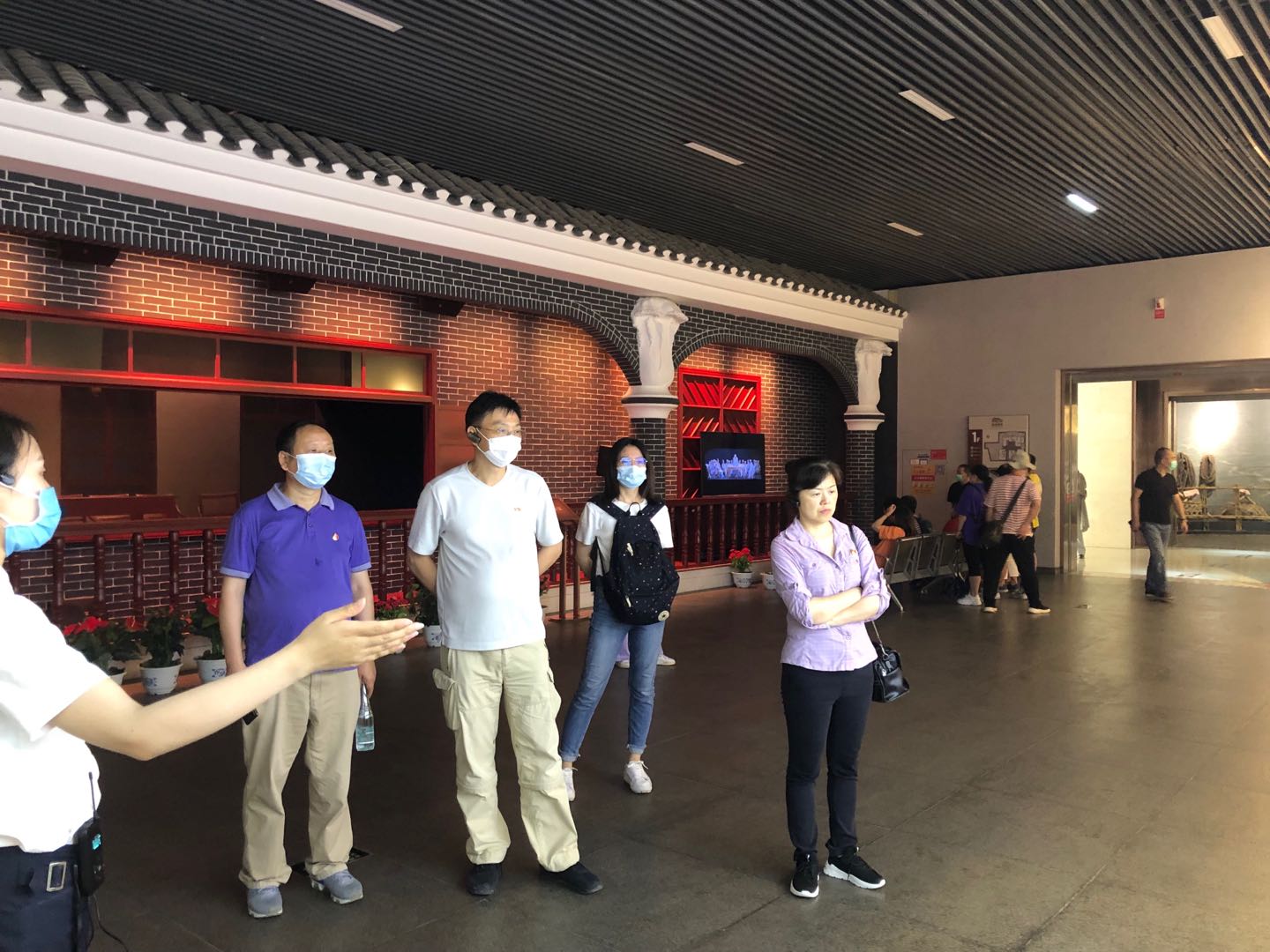 參觀遵義會址陳列館.jpg