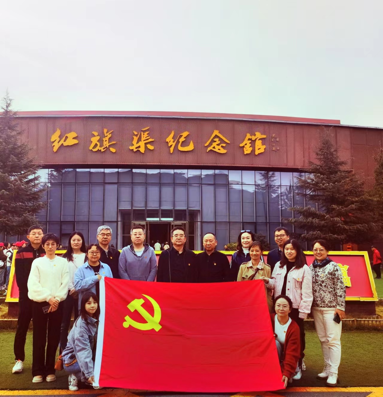 1698652308584708G6ih.jpg 紅旗渠紀(jì)念館合照.JPG